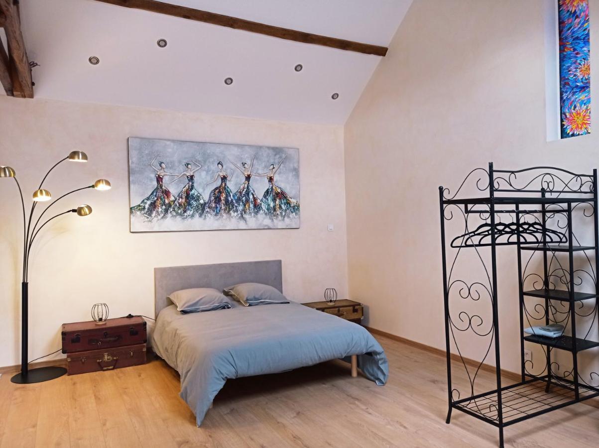 La Grange De Marie A St Angel - Magnifique Grange Renovee En Loft Pour 1 A 6 Pers Villa Saint-Angel  Buitenkant foto