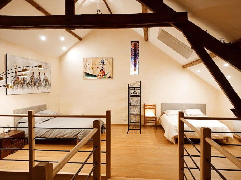 La Grange De Marie A St Angel - Magnifique Grange Renovee En Loft Pour 1 A 6 Pers Villa Saint-Angel  Buitenkant foto