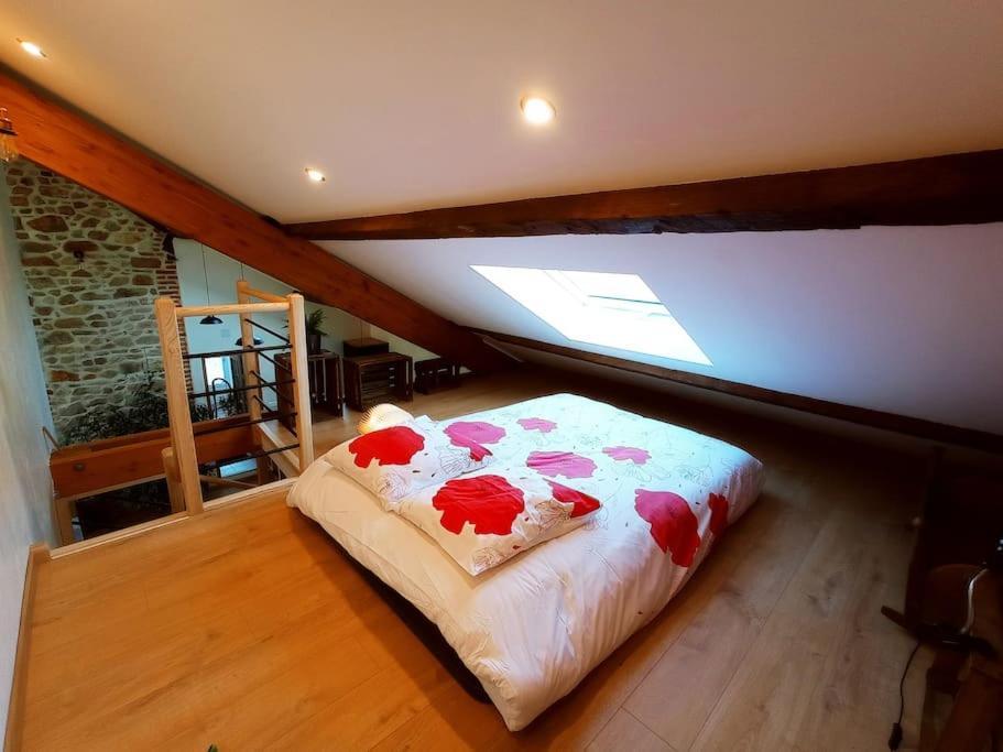 La Grange De Marie A St Angel - Magnifique Grange Renovee En Loft Pour 1 A 6 Pers Villa Saint-Angel  Buitenkant foto