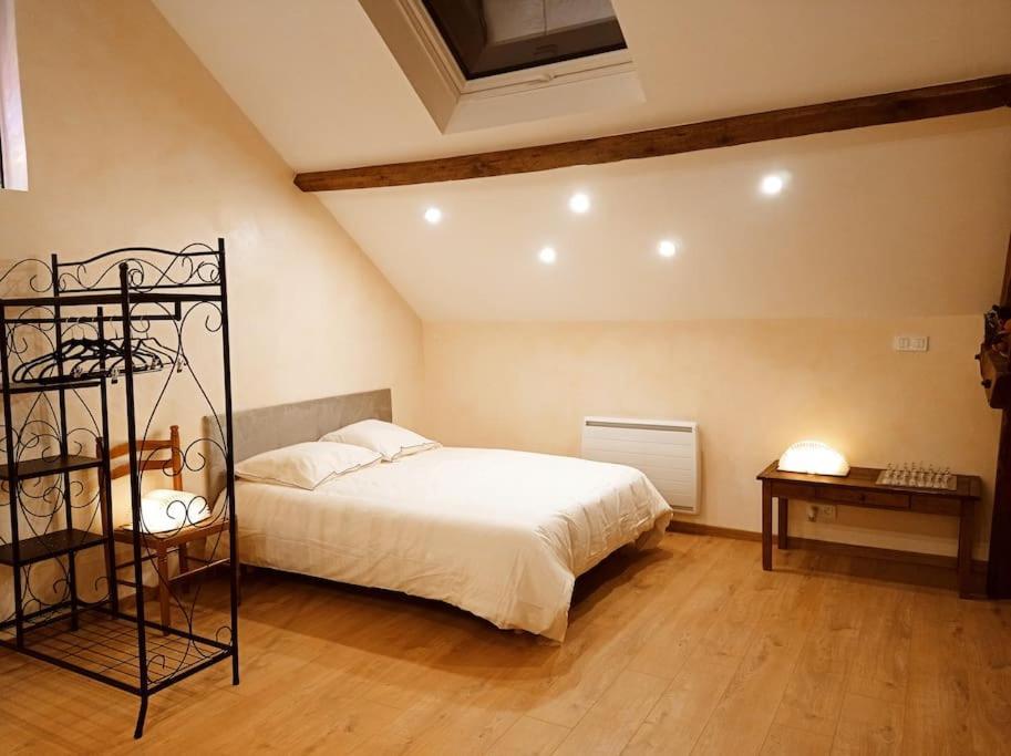 La Grange De Marie A St Angel - Magnifique Grange Renovee En Loft Pour 1 A 6 Pers Villa Saint-Angel  Buitenkant foto