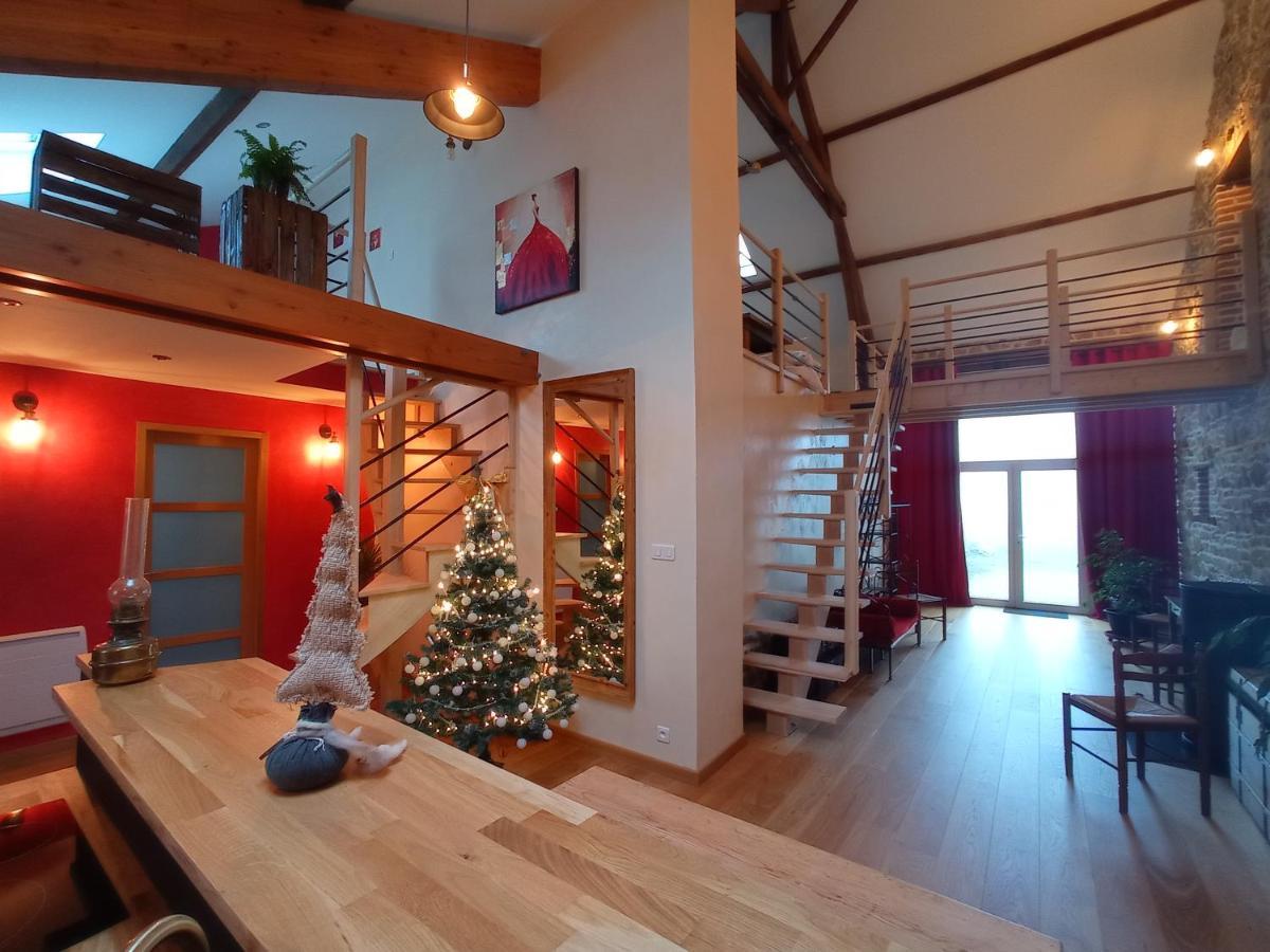La Grange De Marie A St Angel - Magnifique Grange Renovee En Loft Pour 1 A 6 Pers Villa Saint-Angel  Buitenkant foto