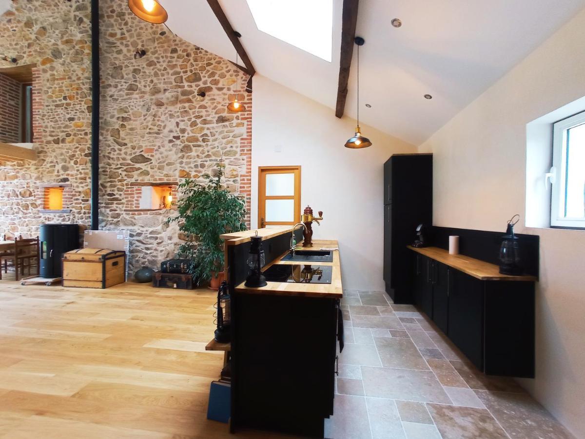 La Grange De Marie A St Angel - Magnifique Grange Renovee En Loft Pour 1 A 6 Pers Villa Saint-Angel  Buitenkant foto