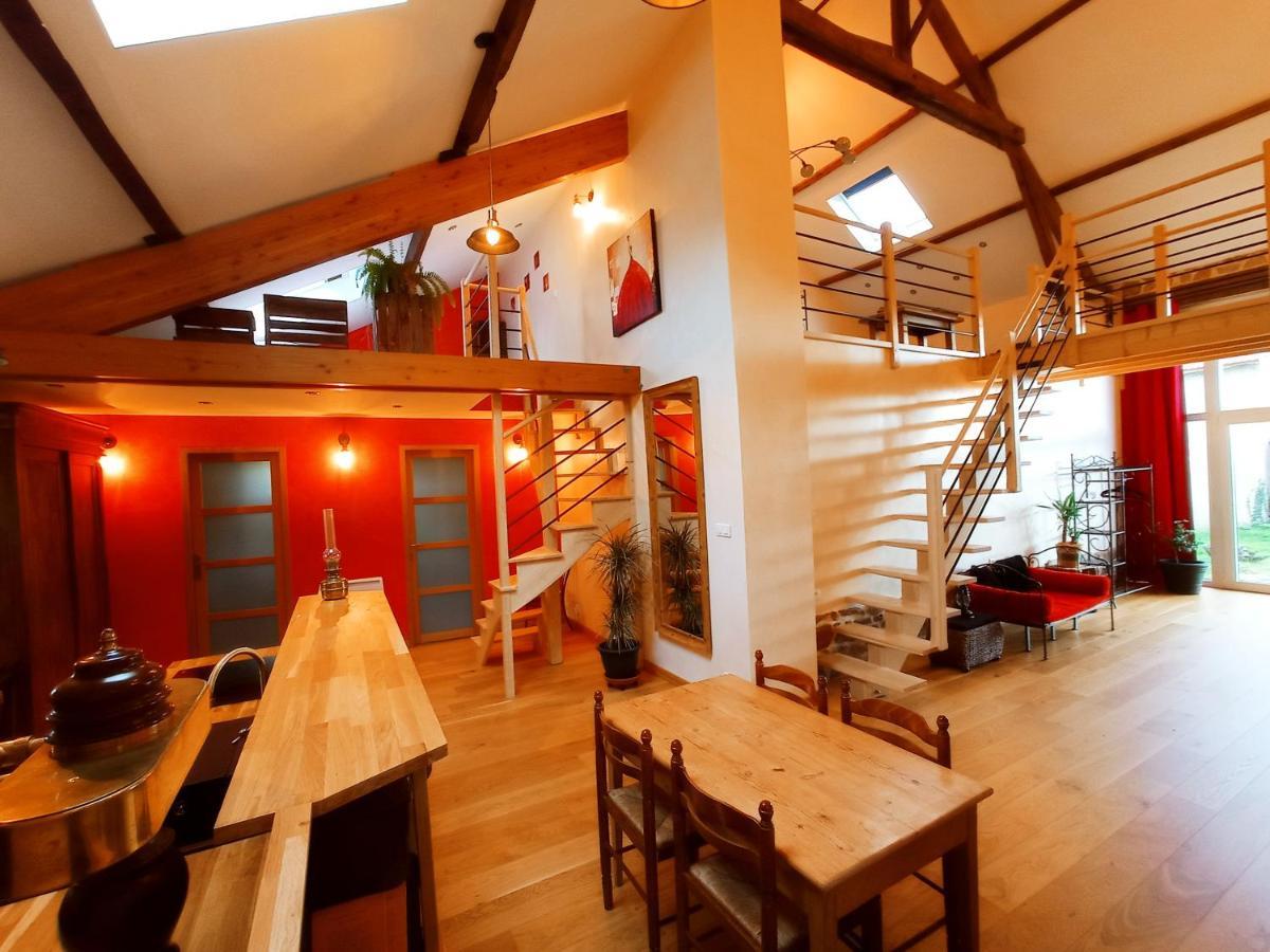 La Grange De Marie A St Angel - Magnifique Grange Renovee En Loft Pour 1 A 6 Pers Villa Saint-Angel  Buitenkant foto