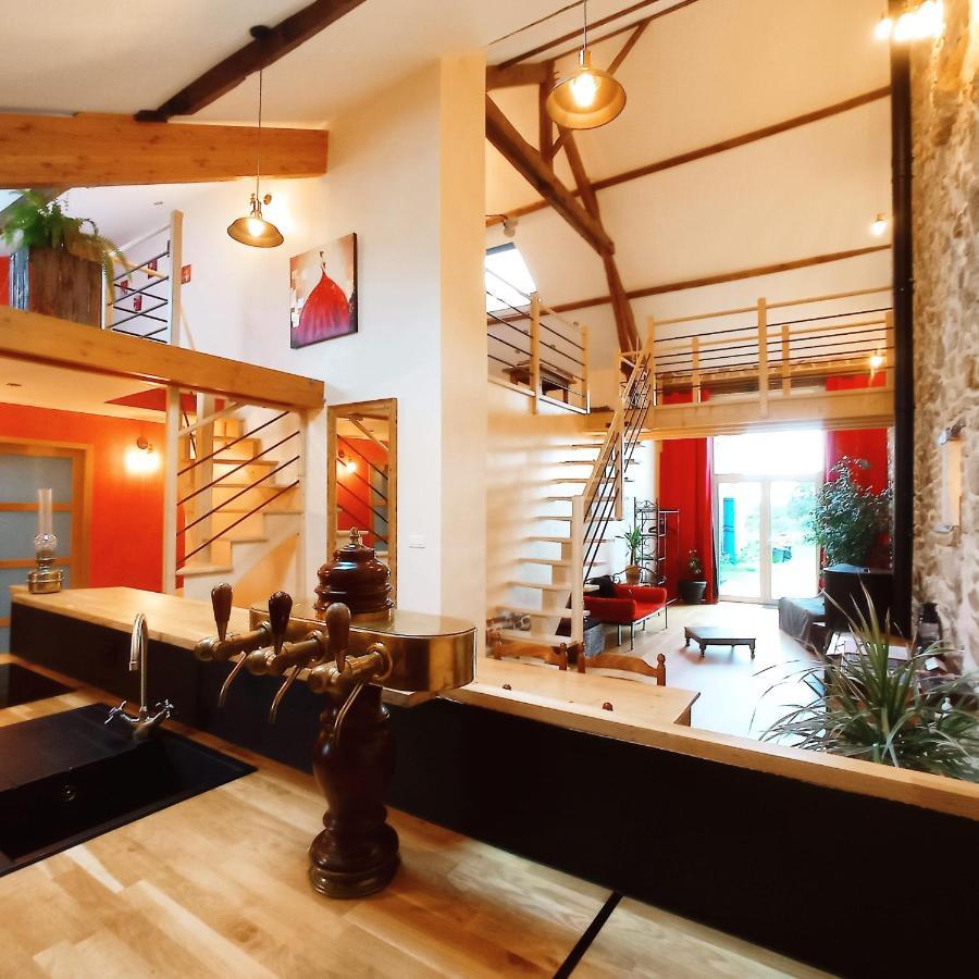 La Grange De Marie A St Angel - Magnifique Grange Renovee En Loft Pour 1 A 6 Pers Villa Saint-Angel  Buitenkant foto