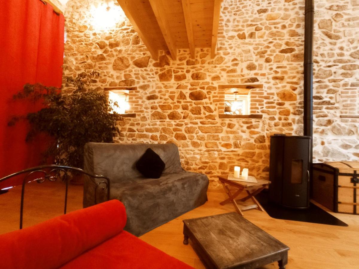 La Grange De Marie A St Angel - Magnifique Grange Renovee En Loft Pour 1 A 6 Pers Villa Saint-Angel  Buitenkant foto
